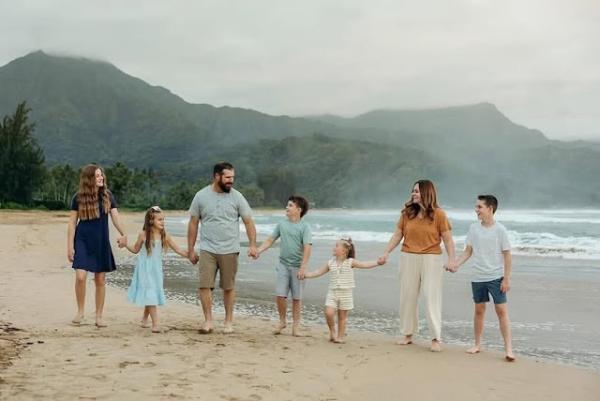 Cody and Mersadie Hardy Car Accident - Couple Injured, Children Tragically Killed in Devastating Crash